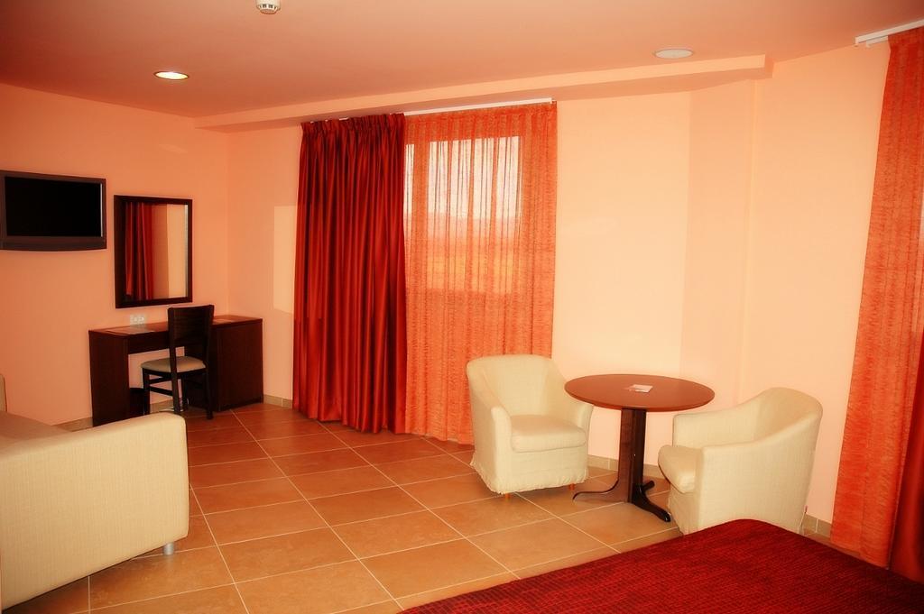 Hotel Salat Resort Боржас-Бланкас Номер фото